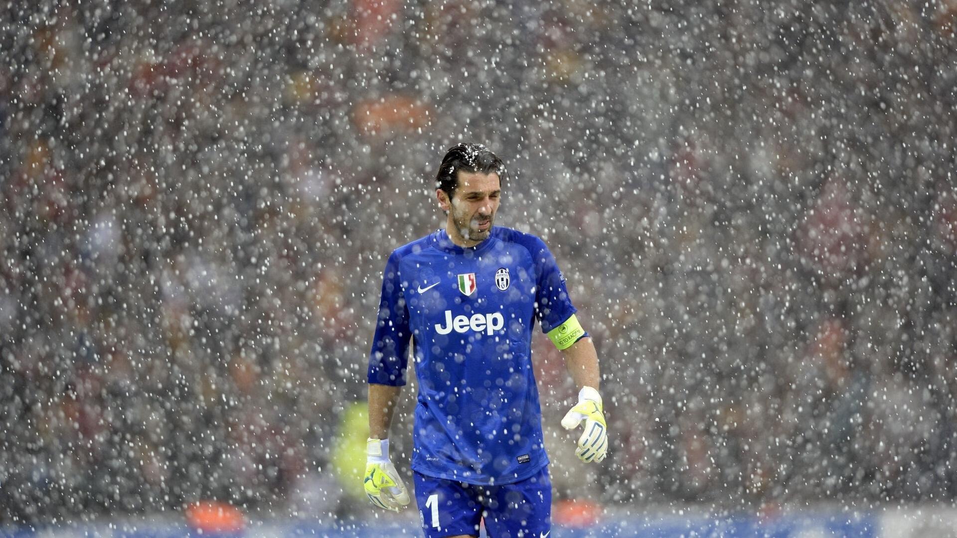 中国游泳队巴黎奥运会备战进入冲刺阶段，多位名将状态火热